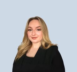 Aleksandra M. Buchungsmanagerin